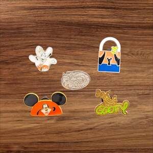 5 Goofy Disney Parks Trading Pins, Plus 2 Bonus Pins